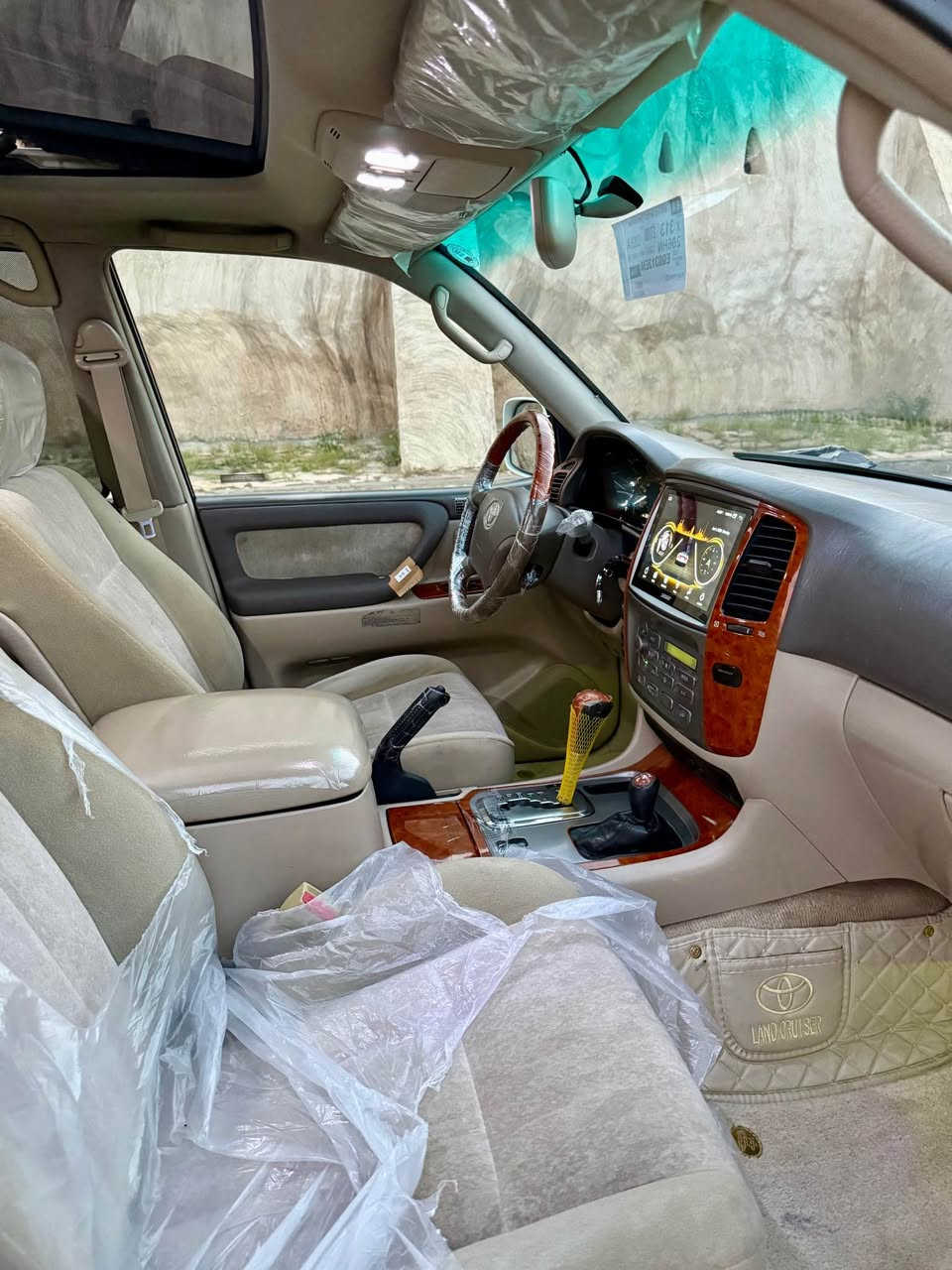 تۆیۆتا مۆنیکا مۆدێل 2007  VX.R   V8
مواسەفات لەگزیس کوشن شامۆ سلایت
سپی سەدەفی ناوزەرد تەبرید مەرکەزی 
چوار تایەی نویە سەنەوی و رەقەمی تازەیە 
مەکینەی نەکراوەتەوە زور تازە ماوەتەوە 
یەک پەلەی لە بۆنیتەکەی بۆیاخە بەبی زەربە 

0750 704 2396 watsap كويسينجاك, أربيل
