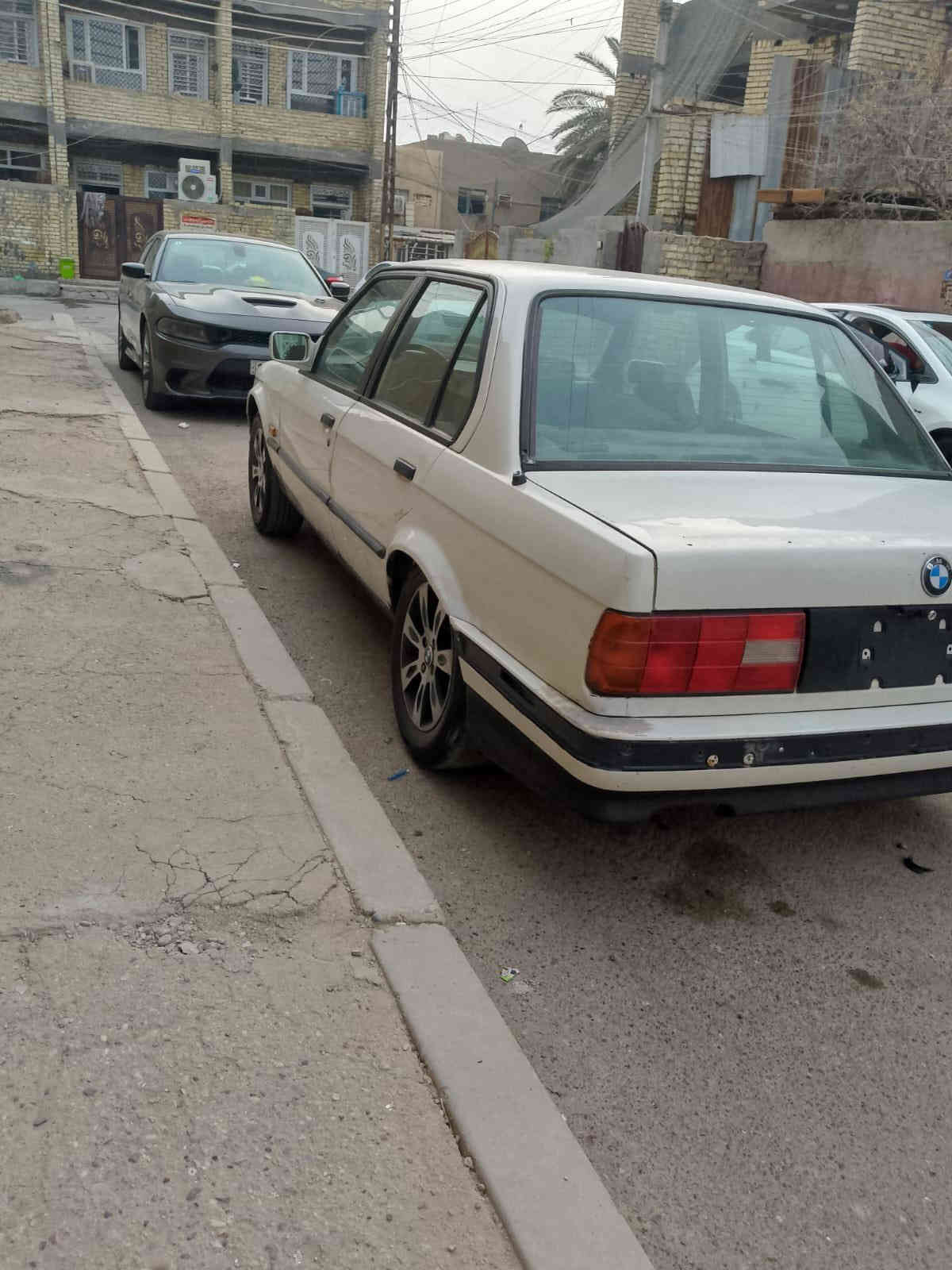 سلام عليكم 
للبيع زعرة موديل 90 
مكينه 27 مفتوح 
كير عادي رقم بغداد 
تبريد شغال ثلج صدر جديد 
نقصها اكسل وترتيب لداخل السياره بدون حادث وخياس 
مكاني بغداد السعر 40 وبيها. مجال 
***********
