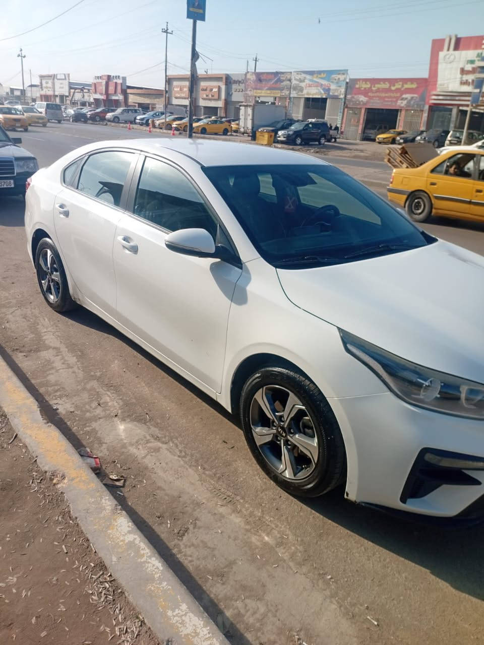 كيا سيراتو 2019 رقم بغداد انكليزي الجديد السيارة مكفولة من كل شي جديدة السعر 146 للاستفسار على الرقم ***********
للعلم السيارة محركها 1600 وبيه منظومة غاز من محطة الكيلاني الحكومية
