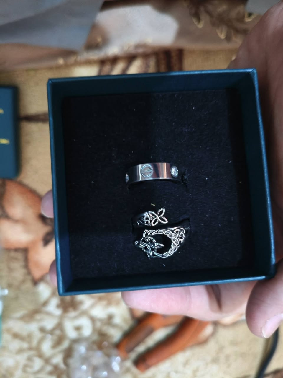 متوفر محبس وحلقه المحبس فضه والحلقه الرجاليه بلاتينيوم مرصع بلالماس عيار 18 سعره الف وميتين دولار بس اني ما اغني السعر مزاد المكان بغداد ابو غريب


**إذا كنت صاحب هذا الإعلان وتريد حذفه لأي سبب، رجاءا أرسل رسالة إلى الدعم الفني**