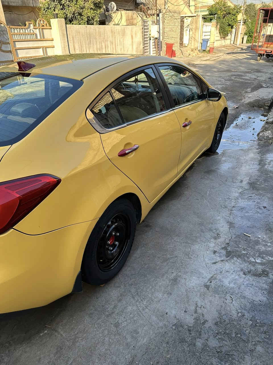 السلام عليكم فورتي البيع 20014 امريكيه حادثها باب وجاملغ اليسره سياره جهازه من كلشي تخم تايرات جديد سياره بسمي السعر 90 ورقه/ *********** العنوان بغداد دوره
