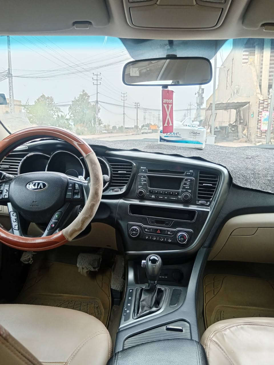 أوبتما  2013خليجي مكفولة من الضربة والتبديل  بيها رصعات صغيرة وبسيطة وضرر واضح بالصبغ بالدعامية جارد رقم أنگليزي وسنوية جديدة لغاية2028 السيارة ما ماشية نظيفة 
السعر ١٣٥ وبيه مجال للشراي
الاستفسار  على الرقم ***********
