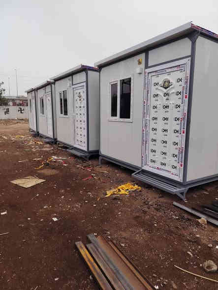 ✨ كرفانات فاخرة بمعايير هندسية متقنة – حيث تلتقي القوة بالأناقة
نقدم لكم مجموعتنا المميزة من الكرفانات المصنّعة بدقة عالية، والمصممة لتمنحكم تجربة استخدام راقية وموثوقة. نعتمد في صناعتنا على أفضل الخامات العالمية، مع عزل احترافي يضمن لكم راحة مثالية في جميع الفصول.
كرفاناتنا مناسبة للمدارس، والبيوت، والاستراحات، والمشاريع الحكومية والخاصة، وتأتي بتشطيبات فاخرة تلائم أعلى معايير الجودة.                                                                                                                                                                                                       🏛️ مزايا الصناعة الراقية :                                                                                                                                                                                     الأسعار:
⬅️ السعر المتر ضد الحريق🔥🔥33 الف دينار
يشمل🚪 البواب و🪟الشبابيك التركيه
و كهربائيات 💡سعودي 
⬅️ سعر المتر: العادي ب 24الف دينار 

يتوفر لدينا تغليف عضم جدران مع سقوف ثانويه سعر المتر ب 12الف دينار 

هاتف📞📞***********
