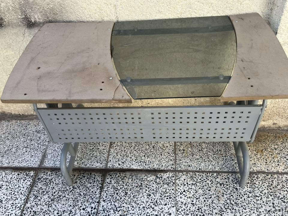سلام عليكم للبيع
تنورنضيف كلش ب٤٥ 

برميل ب١٥ 

الميز ب٢٠ 

للاستفسار ***********

مكاني كوت الهوره قرب ابن خرميط

