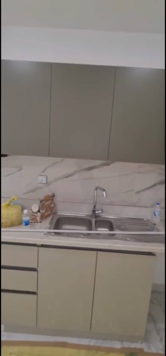 كاونتر  خشب. ومرمر اضافه سنك خلا ط  ومرشحه غير مستعمل. طول 3 متر اضافه اله مكان الثلاجه وبوفيه اضافيه. حاليا مفصخ السعر مليون وواربعميه. مستعجل عله البيع


**إذا كنت صاحب هذا الإعلان وتريد حذفه لأي سبب، رجاءا أرسل رسالة إلى الدعم الفني**