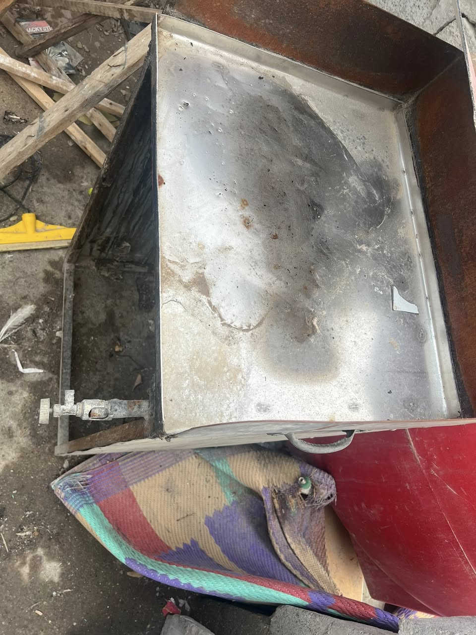 قمريه 2في2وحديد طول 6متر وجينكو للبيع مكاني ميسان حي المعلمين جديد *********** وقلايه همبركر
