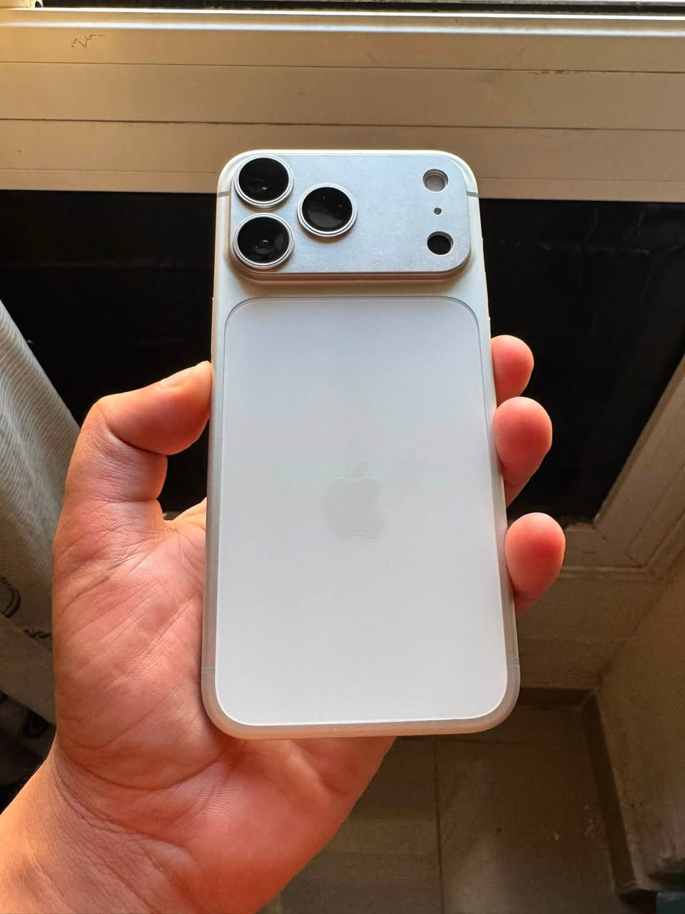 السلام عليكم iPhone 14 برو ماكس محور 17 برو ماكس نضيف كلش مكفول مبدل شاشه مال تقصيخ بشرط كله طبق الاصل نفس ال 17 برو ماكس شاصي كامل  دكمه كأمره صفح فلاش كله بشرط متوفر توصيل جميع المحافظات ***********

