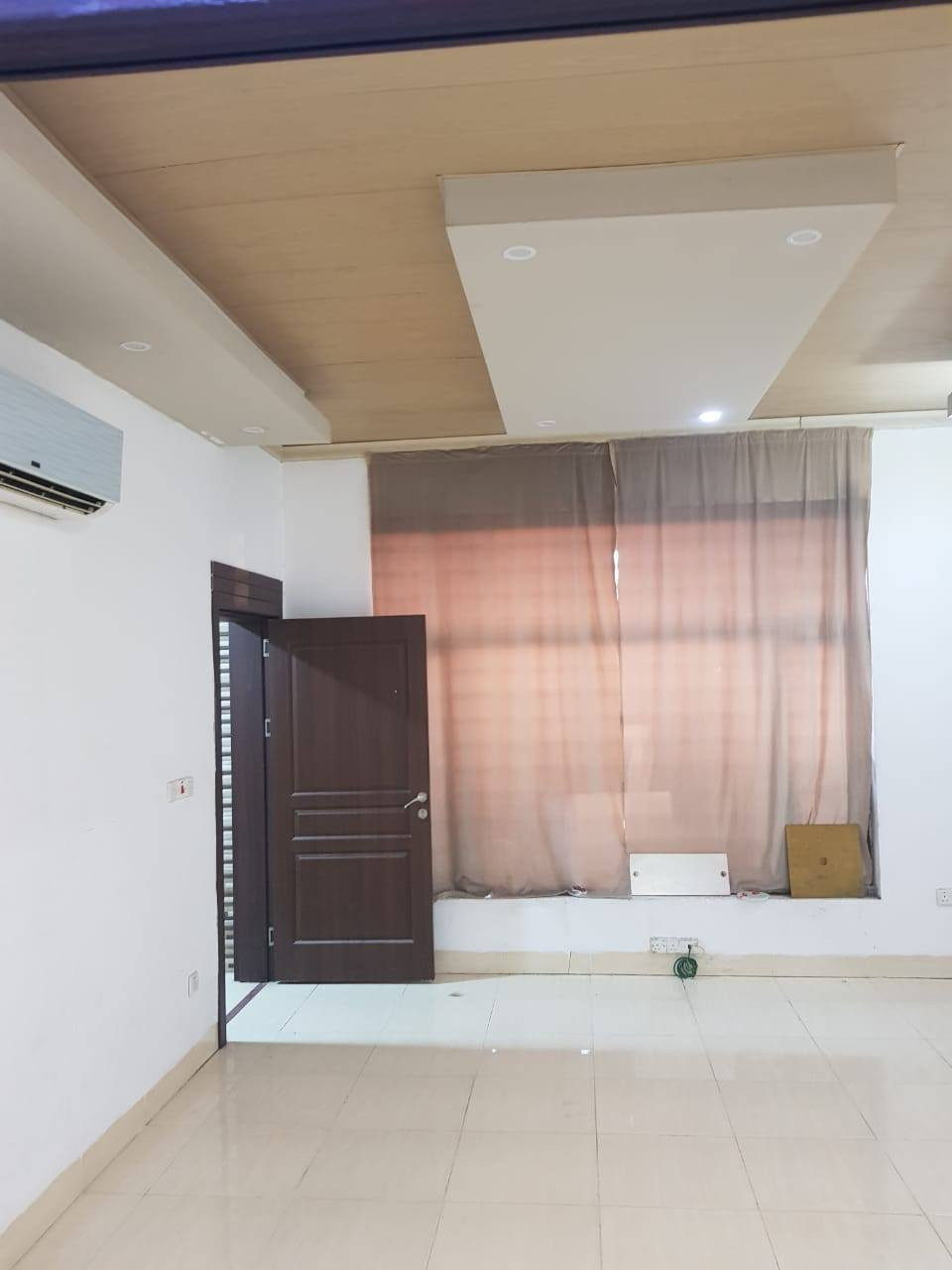 🏡بيت مقابل حديقةفارغ للإجار🏡
للإستفسار واتساب***********
/مساحة200متر/4غرف/طابقين/
/سباليت/دكتات/كاونتر/
/كراج/غرفة ماستر/بلكون/
/أربيل/المربع الذهبي/بارك32/
/مقابل إمباير/خلف فندق سينترو/
