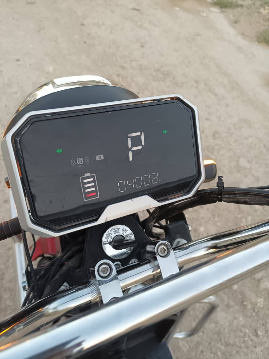 دراجة شحن 🛵
الاخوين 2026 ▪️
نظافة مثل ما موضوح بالصورة 6 بطاريات 72 volt 
البطاريات جدد على فحص 4 سرع حقيقة لمسافات اطول

🔸 السعر 675 الف🔸


**إذا كنت صاحب هذا الإعلان وتريد حذفه لأي سبب، رجاءا أرسل رسالة إلى الدعم الفني**