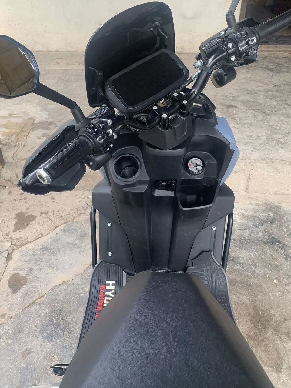 السلام عليكم اخوان لبيع دراجه اباجي شحن موديل 2025 ماشيه 460 اخت جديده موصفات فول بصمه تشغل عن بعدد فول موصفات مكاني ابو غريب الزيتون  السعر مليون و ميه و بيه مجال بسيط ***********
