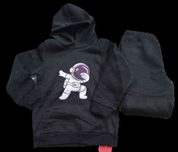 ملابس ولادي من عمر ايام ل ١٢ سنه تراك وملابس طلعه 👕👚توصيل داخل هيت حجز واتساب ***********
