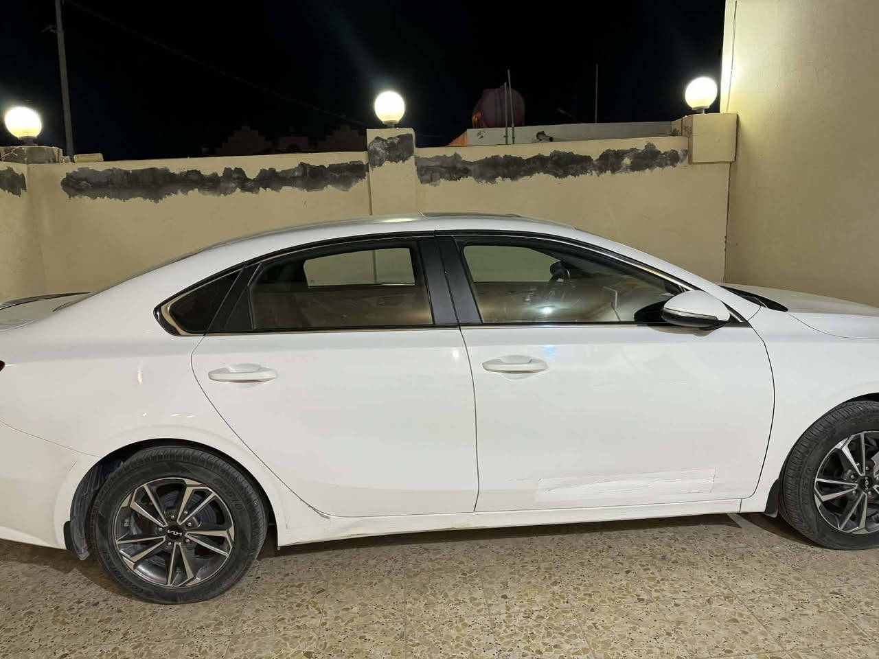 سيراتو خليجي مكفولة كفاله عامه عدا ملاحظات بسيطه كما موضح بالسونار ماشيه ٧٣ الف رقم بغداد فول موصفات عدا البصمه جاهزه من كل نقص السعر ١٦٨ وبيها مجال الرقم ***********
