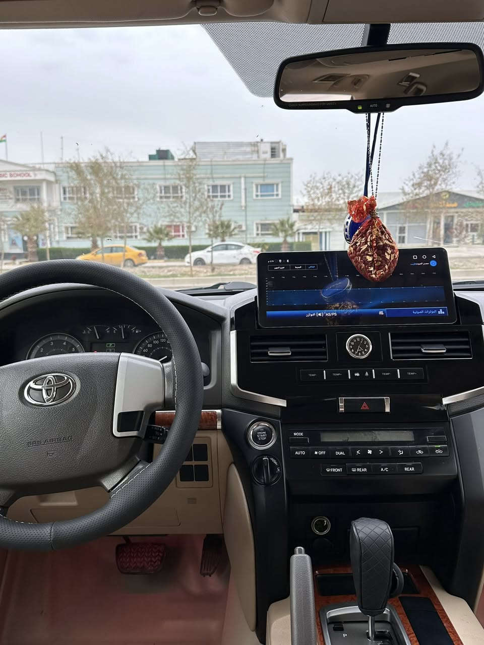 السلام عليكم لاند كروز 2013 GXR للبيع
السياره 8 سلندر فول مواصفات مكفوله كفاله عامه من الزلغ
فقط الزكه طابعه على البوند السعر 338 وبيها مجال باسمي ماشيه 188 الف حقيقي بشررط حتى الدعاميات بشرط مكان السياره اربيل رقم الهاتف ***********
