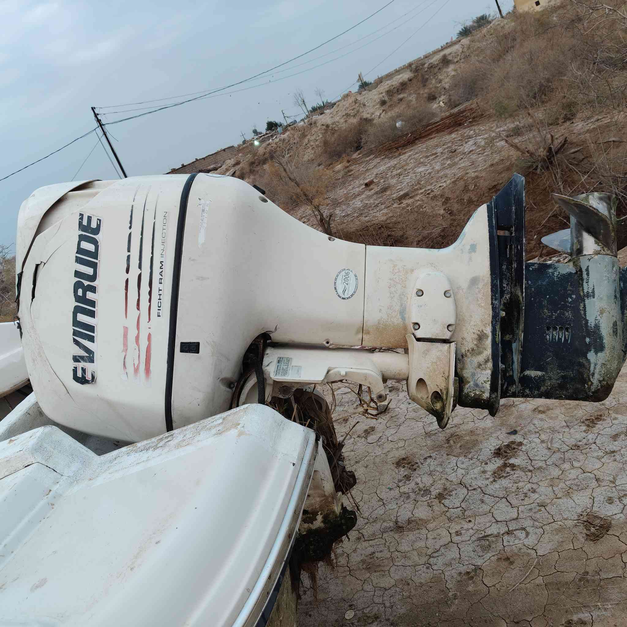 سيدو يتسع ل5نفرات كرف فارغ بدوم محركات انت تحوره معى مكينه بخاخ جونسن 6سلندر  150
السعر 45ورقة المكان البصرة 
***********
