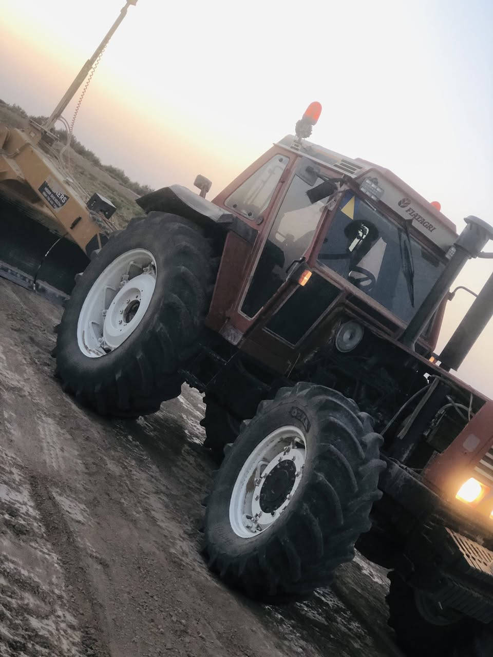 سلام عليكم

مكينه افيات 180 مكينه مكفوله فول عادي مكينه نضيفه نقبل مراوس بنيوهانلند 270/250/315..
لاتصال *********** /*********** 
مو شراي لا يتصل
