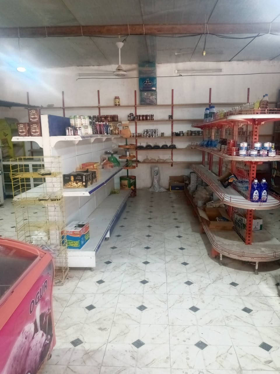 اسواق للبيع محل ايجار عل مشروع خلف مطعم جواد ***********
