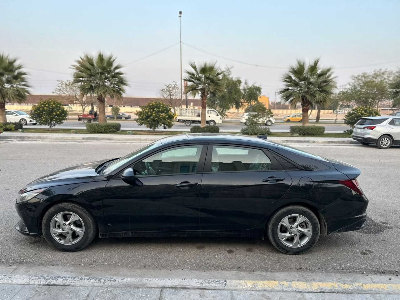 سلام عليكم الانترا مديل 21 بيها قطعتين صبغ جاملغ خلفي والباب والبنيد بارد ماشيه 89 محرك 2000 رقم كربلاء بسمي تحويل مباشر سياره جديده وجاهزه من كلشي نص فول السعر 145 وبيها مجال للشراي مكاني كربلاء حي العامل ***********
