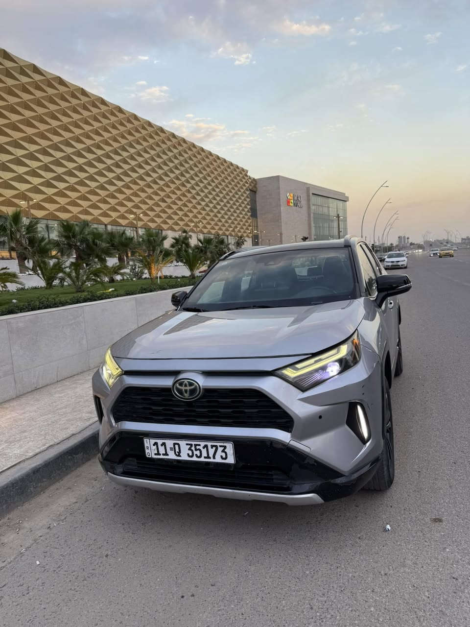 للبيع تيوتا راف فور هايبرد XSE
 موديل 2023
محرك  2500 (هايبرد )

وارد امريكي حادثها دعامية امامية وجاملغ ايمن 
صور الحادث موجودة والسونار ايضا 
 ماشية 77 الف mi

مواصفات: -فئة XSE فول 1/1
تو كولر 
سلايت
صندوك كهرباء
كشن السائق كهرباء
كشنات جلد
تدفئه بلكشنات 
تدفئه بلستيرن
خزن ميموري 
شاشه كبيره
كامره دواره
شاحن تايب سي
اوتو ستوب
اوتو هولد
لايت زنون
قطعتين تبريد
رادار امامي جانبي خلفي
فور ويل 
تحديد مسار
مانع تصادم
كروس سرعه
ثلاث انظمه قياده ايكو نورمل سبورت
السعر 255$ وبيها مجال قليل
مكاني بغداد
للاستفسار *********** واتساب او اتصال
