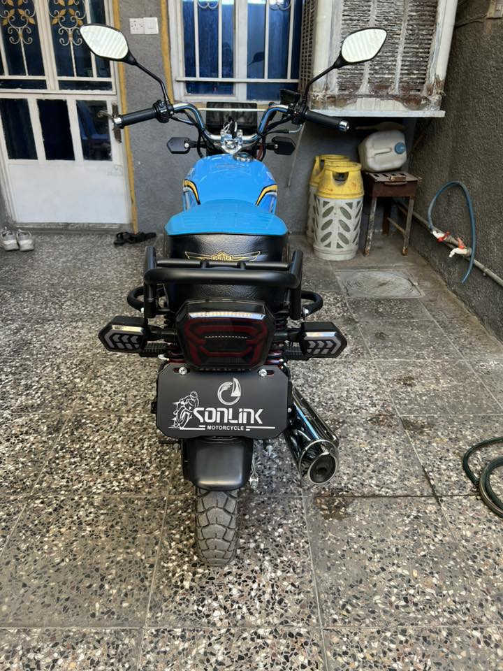 دراجة ايراني سونلك 2025زيرو ماماشية اصلا كلش قليل مكينة سودة 150السعر 850وبيها مجال (كلش قليل) حك الجية بس غير متواجد علفيس اتصال فقط ***********
