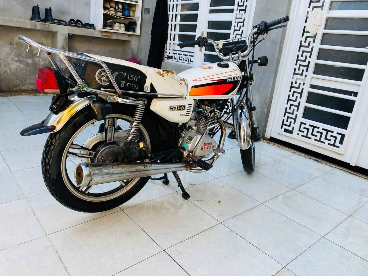 السلام عليكم حبايب
دراجة سيڤان 2021 اوراق 
الدراجة نظيفة وخير من الله 
السعر 375 
مكاني بابل- المهندسين 
للتواصل:
***********
