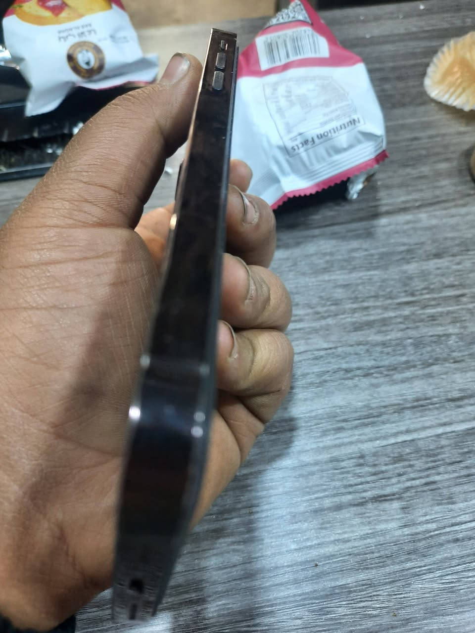 اسلام عليكم ايفون للبيع سعرة 250 وبي مجال حك الجية اني ما اعرف ب اليفون وبي ايكلود ماعرف اوخرة + كامرة الوجه ما تشتغل + خط ما يشتغل شراي خاص او اتصل *********** مكان نجف عسكري
