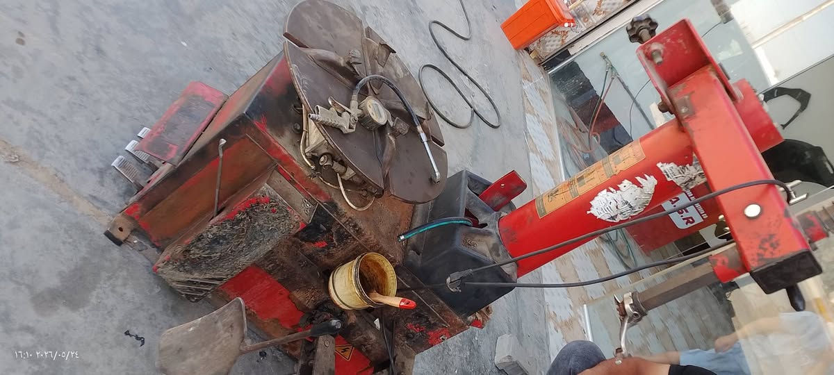 سلام عليكم خالعه مستخدمه بسعر مناسب وبلنص بعد مستخدم شي قليل بسعر مناسب مكان جويبه نساف  ***********
