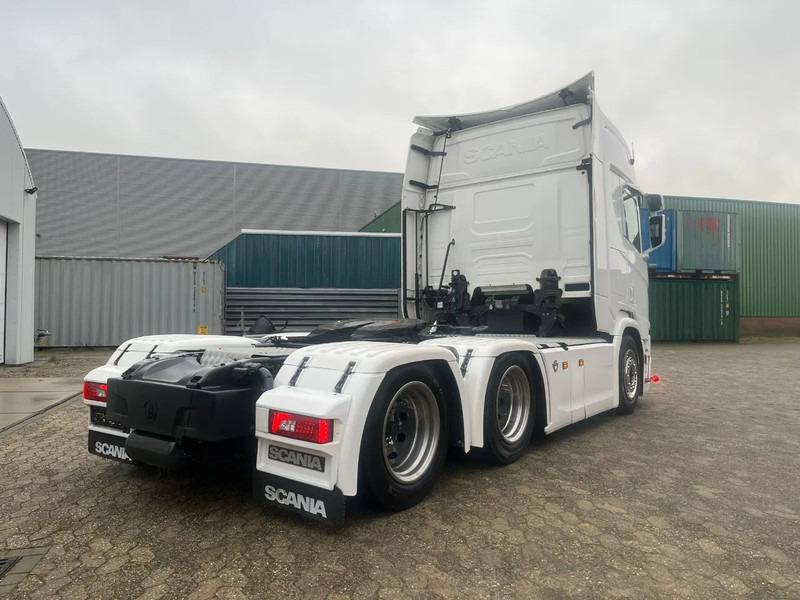 Scania R650 V8
سنة الصنع 2020
كيلومتر 528.000 كم
ناقل حركة أوتوماتيكي 
8 أسطوانات 
قوة المحرك 650 حصان
نظام المحور 6x4
فول مواصفات 
ثلاجة رتايدر كامرة حساسات 
السعر 500 ورقة
شامل كمرك ونقل


**إذا كنت صاحب هذا الإعلان وتريد حذفه لأي سبب، رجاءا أرسل رسالة إلى الدعم الفني**