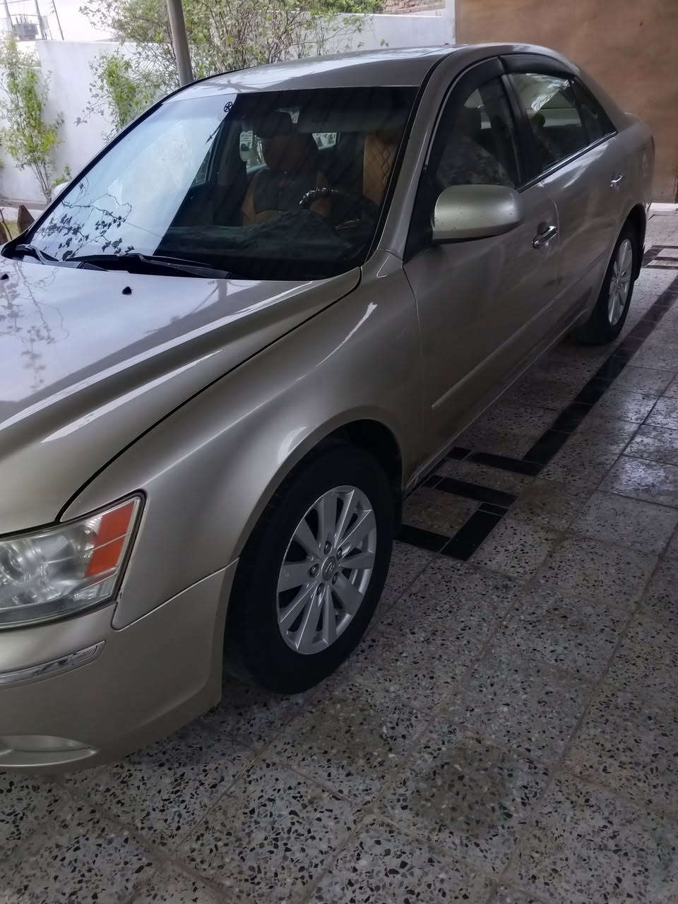 سلام عليكم للبيع سوناتا موديل 2009 امريكي بصمه ابواب فتحه سقف محرك 2400 كير جيد بيه تبديل بنيد وجاملغ الايسر وصبغ احزام للجماليه السعر 100$ وبيه مجال موبايل 
***********
