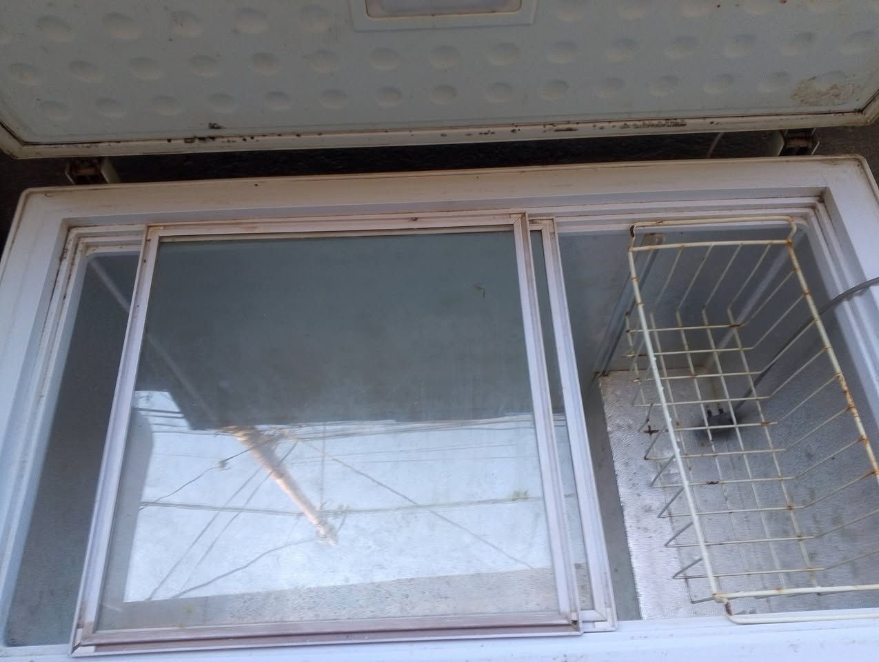 مجمده للبيع شغاله ونظيفها نقصها غاز للبيع التفيده يرسلني
***********
