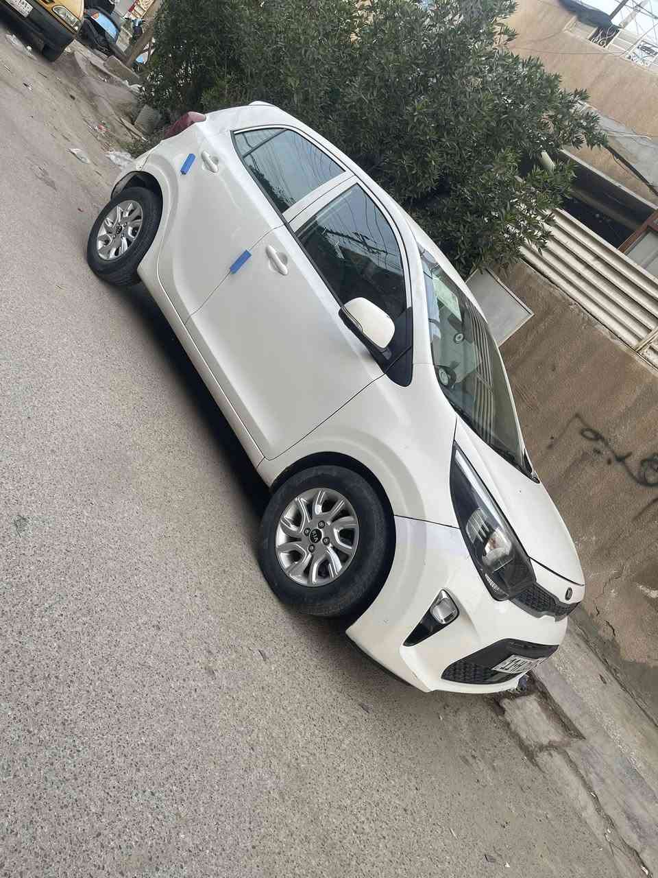 سلام عليكم  كيا بيكانتو 2018 سياره بيها صبغ صفحه وجاملغ ايسر وبنيد سياره باسمي شخصي جاهزه من كولشي واي نقص مابيها بيها بارد بالقماره العنوان بغداد السعر 75 قفل قفل للاستفسار ***********
