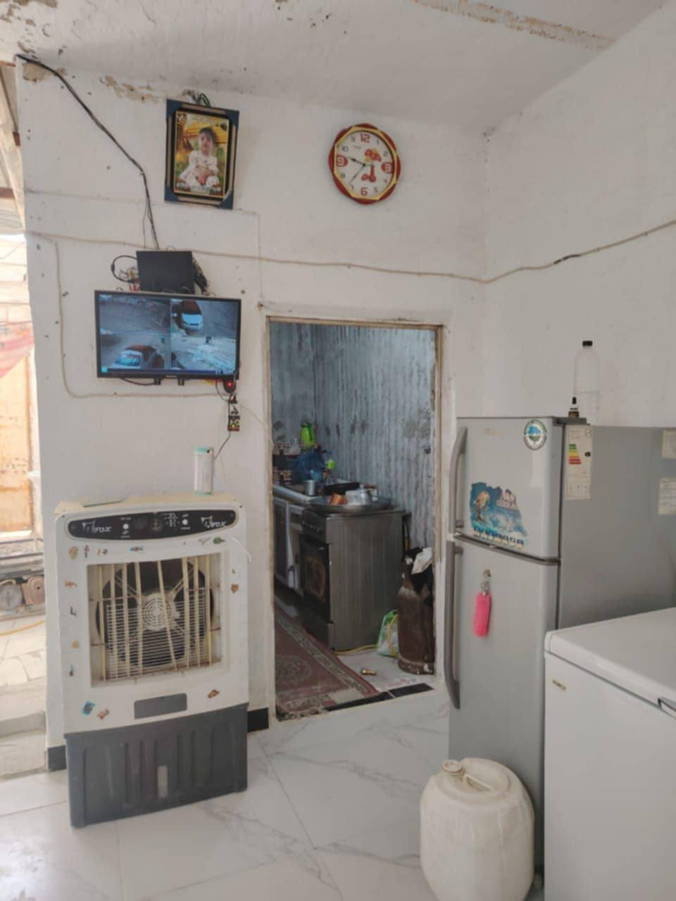 بيت  للبيع١٠٠ متر  غرفة وصالة وستقبال ومطبخ وصحيات  البيت اعكادة اساس تجعيب ارضيتة بورسلين مكانة شارع المطار الجديد قرب مثلجات الاوال يبعد عن اشارع العام ٦٠٠متر سعر ٢٠ وبي مجال مقابيل مجمع جوهرة العرب بلفرع***********
