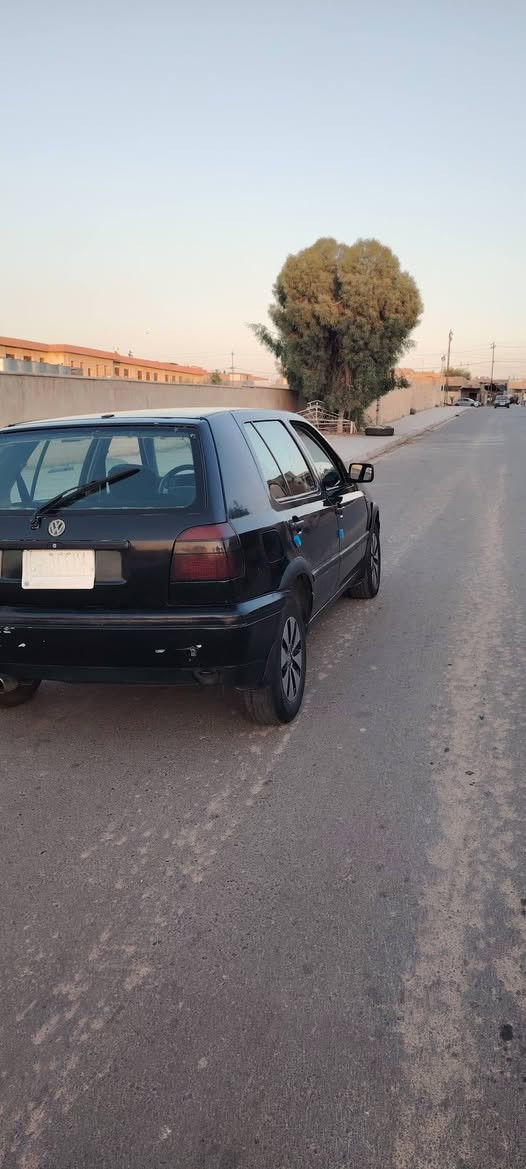 كولف موديل 1993 مصبوغه جماليه محرك وكير شرط كهربائيات كله شغاله سنويه ٢٩ شرط تحويل السعر 40 وبيها مجال مراوس ترهم 
***********
***********
