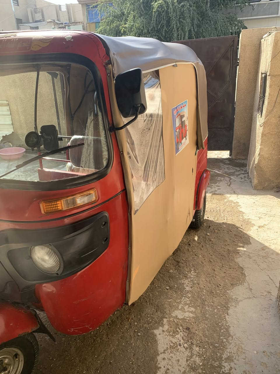 سلام عليكم 
تكتك لبيع
موديل ١٧ بس محسوبه عل ١٨
اوراق كبس 
محرك مجفت 
مكاني بغداد الدوره شارع ٦٠
***********
