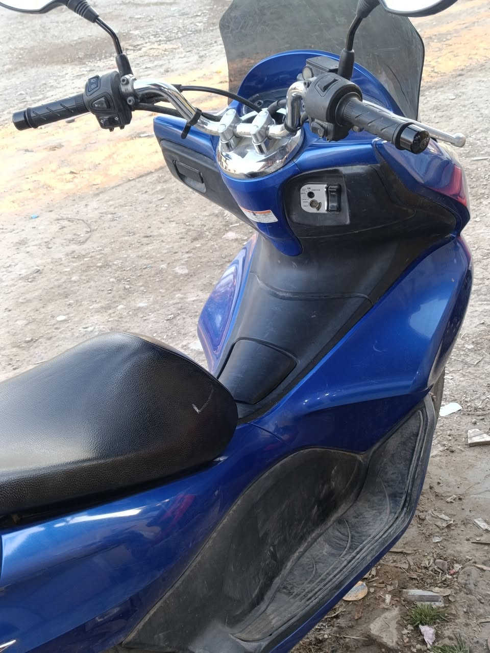 السلام عليكم للبيع دراجه pcxجيل الاول دراجة مال رمبه مديل18 ماخذها رمبه الدراجه على  ايدي حجم مكينه 150ياباني الاصلي دراجه جديده مال جناي  سويجين  بيه يابانية 
دراجه كامله أستان كهربائي حساس ازدحام ٢حرف A دراجه جديده الدراجه مكينه لوك شلعه معدل خير من اللّٰه دراجه تكول جديده بمعنئ الكلمه واحلا من الصور  دراجة مكينه مكفوله اي نقص مابيه فقط صندوق بي قطع واير
السعر مليون 1800ومجال قليل حق جية المكان ديالى بعقوبة تحرير 
***********..مراسلة واستاب رجاءا لو على صفحة الشخصية بعقوبة, ديالى
