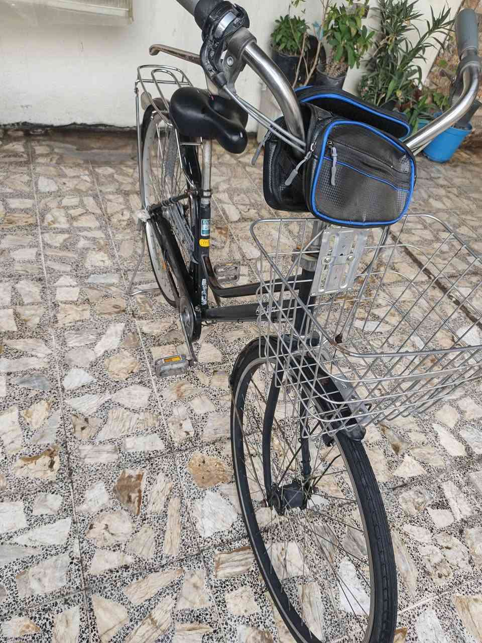 بايسكل حجم للبيع حجم ٢٧ كير وحساس بناتي اللون اسود    
***********
البلديات
