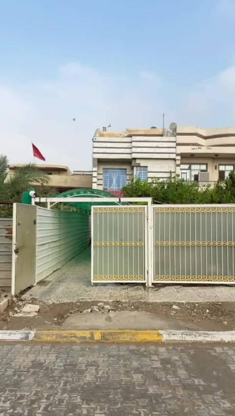 السلام عليكم بيت لبيع موقع مميز الكاظمية الضباط تفاصيل البيت موضحة في الفديو لاستفسار الاتصال على الرقم ***********
