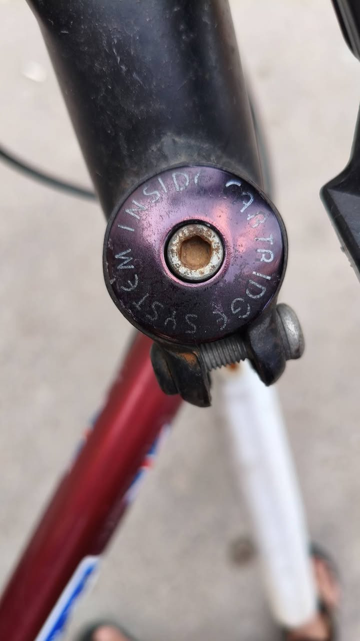 سلام عليكم بايسكل c 700 ياباني الحجم 27 السعر ٨٠ الف مكاني بغداد للاستفسار ***********
