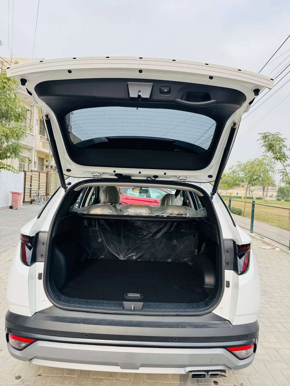 توسان 2025 توكلر زيرو
ماشيه 3 الاف ، شاشه متصله سينما ، مقاعد كهرباء، لون ابيض الداخل ، مقاعد تبريد، بردات البوب الخلفيه، ويل 19، جنطه كهرباء، بصمه التشغيل ، تشغيل عن بعد ، هاند بريك كهرباء ، اوتو هولد ، محرك 2.0 دوش ، حساسات اماميه خلفيه ، كامره دواره ، درايف مود اربع انظمه قياده 
السعر ب240 وبيها مجال 
مكاني بغداد / السيديه 
***********
