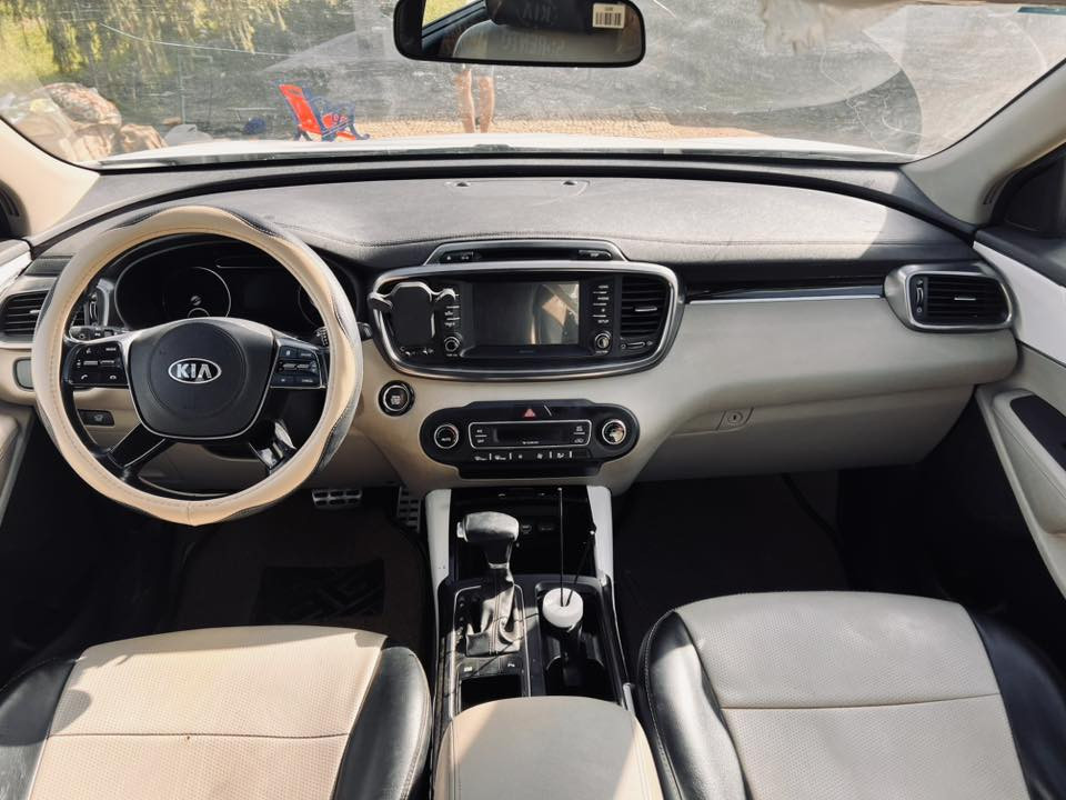 السلام عليكم
للبيع او المراوس كيا سورنتو ٢٠١٩خليجي ٦سلندر مكفول من كلشي رقم بغداد السياره اخت الجديده ماشيه ٩٥الف 
تحويل ثاني يوم مكاني كوت ما يحتاج اذكر مواصفات السورنتو لان ماشاء الله سياره عمليه وكحيله  
السياره مكفوله من كلشي كفاله عامه 
سعرها ٢٦٥ وبيها مجال جدا بسيط 
للتواصل على الرقم ***********
