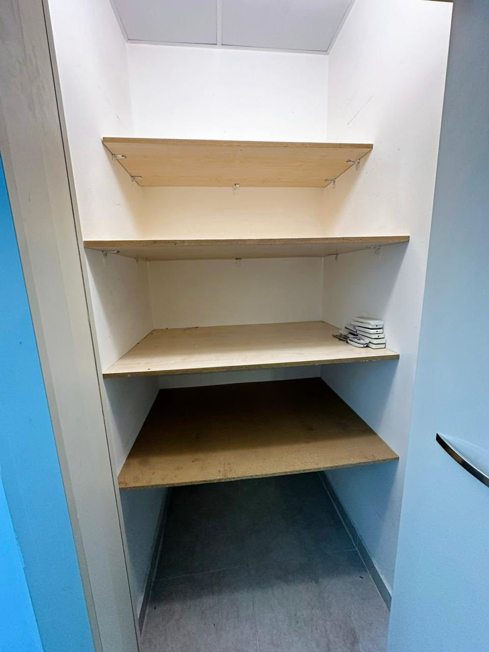 شووقە بۆ فرۆشتن   لە دیلان سیتی ٢ 
١٢٨ مەتر 
نهۆمی یەک واتا سەروو گراوند 

بۆ زانیاری زیاتر پەیوەندی بکەن 
***********
***********
