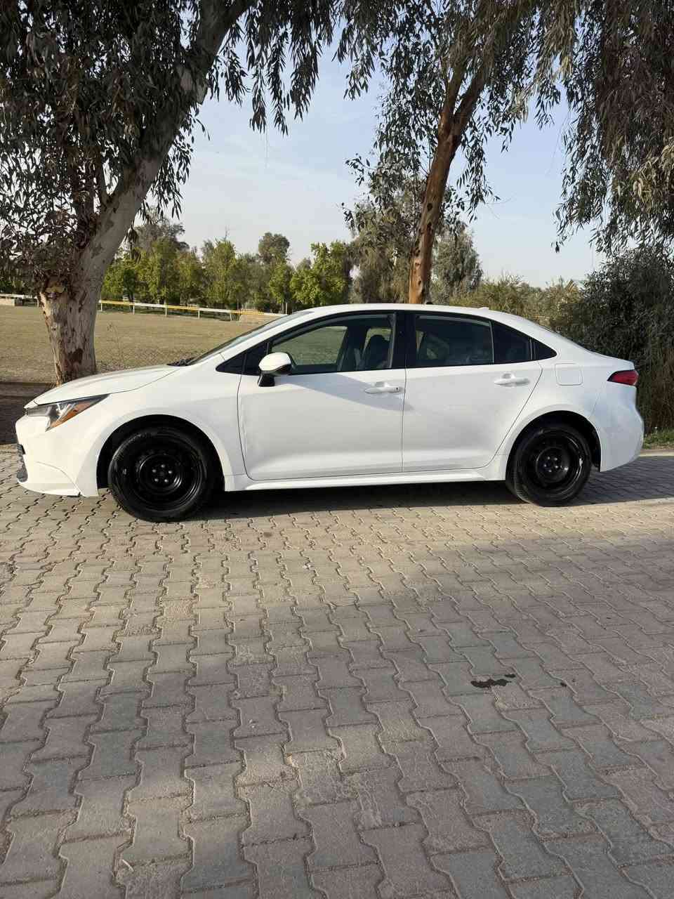 السلام عليكم
كورلا موديل 2024 
لون ابيضّ بيها قطعتين صبغ جاملغ وبنيد 
ماشيه 12 ميل بانزين فقط بيع أو مراوس 
السعر 153 وبيها مجال ديالى بعقوبه ***********
