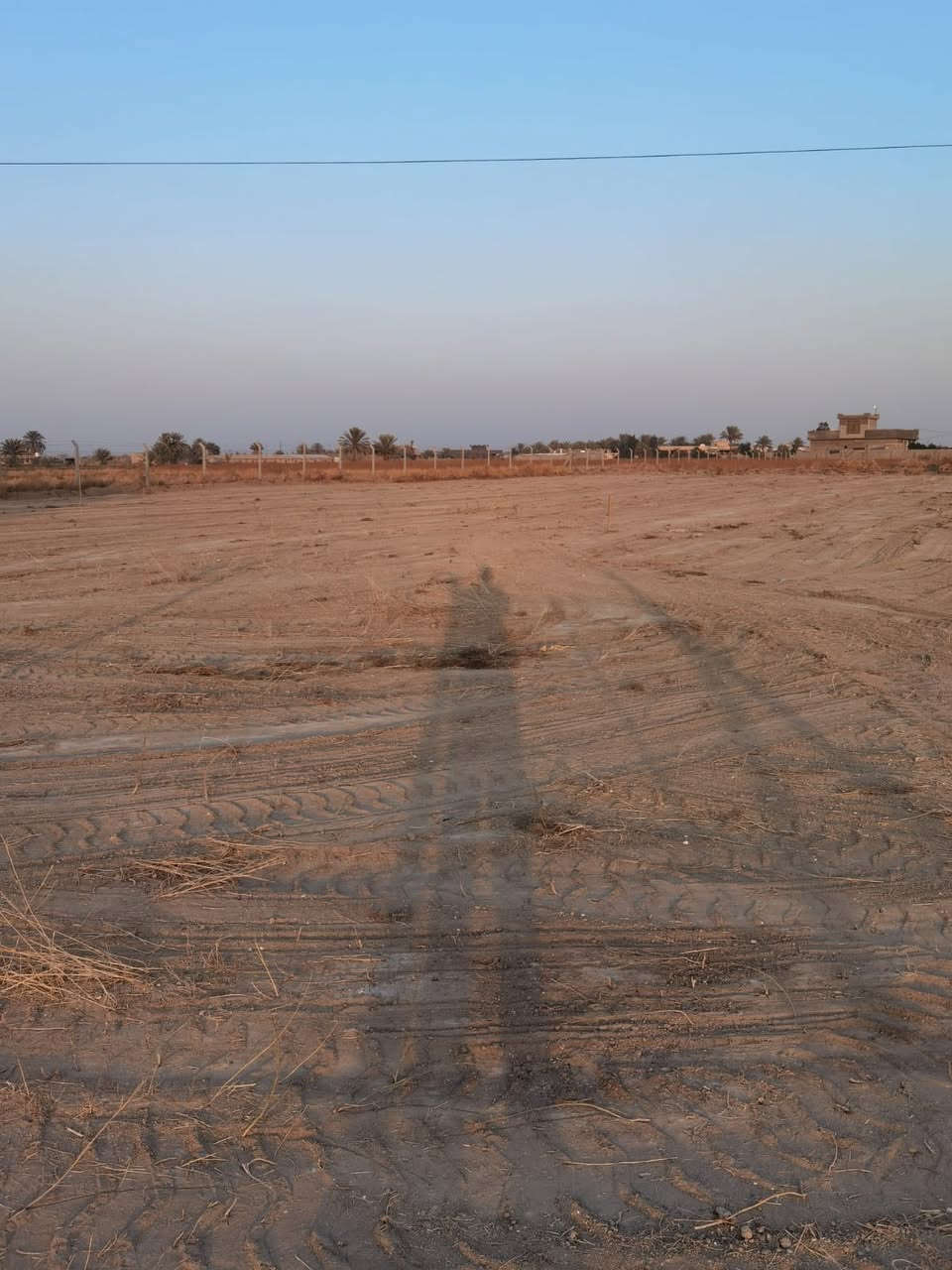 سلام عليكم ورحمة الله
أرض للبيع في منطقة السلاميات في بغداد 

المساحة : دونمين 5000 متر 
النزال 100 متر والواجهة 50 متر 

الدونمين سند زراعي 117 

السعر كلش مناسب والارض محدولة ومرتبه ونظيفه 

للأستفسار : 
***********
***********
