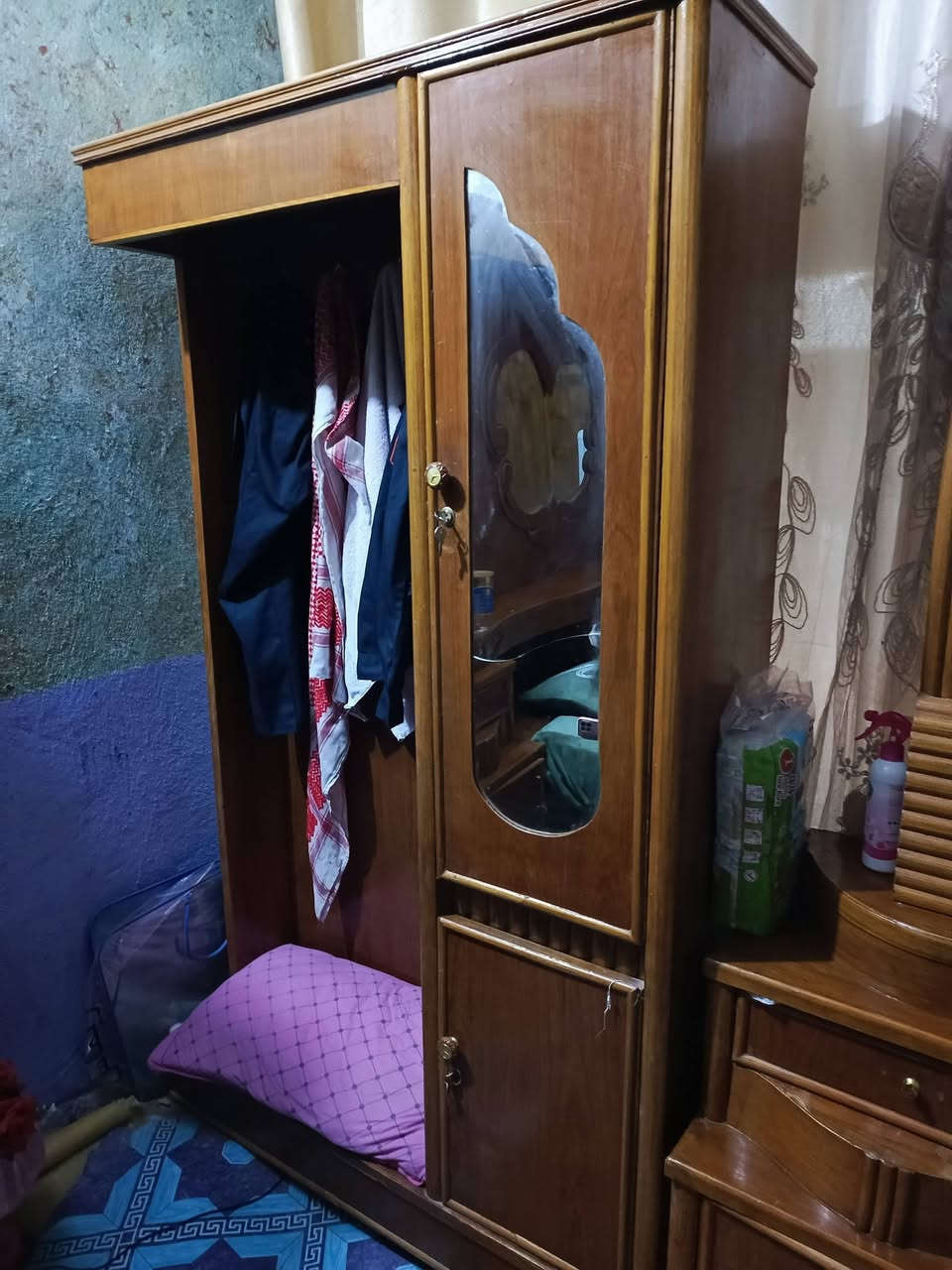 السلام عليكم خوان غرفه خشب صاج تسكام  للبيع  العنوان بابل الهاشميه سعر 700وبيه مجال للشراي***********
