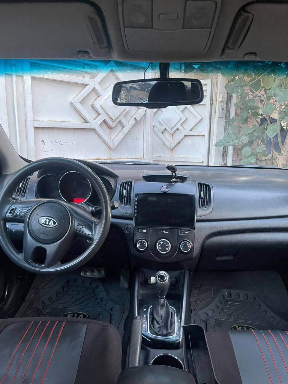 السلام عليكم
سيراتو 2011 خليجي رقم اربيل الجديد الدولي ماشيه 198 كيلو بيها صبغ الجاملغات الخلفيه الأيمن والايسر السياره حلوه وخير من الله صدر تخم تاير تحكم ستيرن والسياره تريد تحويل او وكاله اني حاضر
السعر83 وبيها مجال
مكان السياره بغداد حي الحسين 
للاتصال ***********
