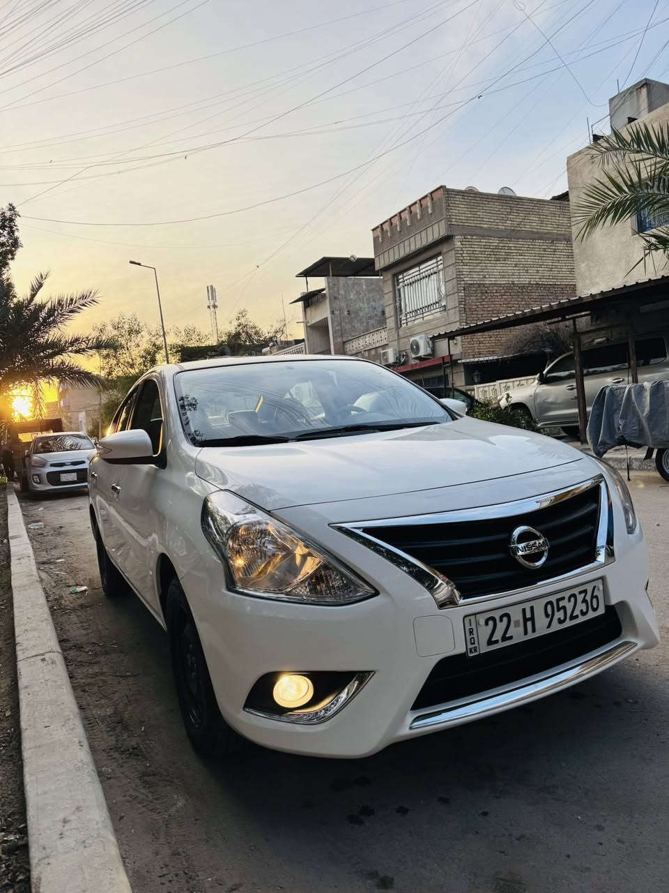 السلام عليكم 
نيسان سني موديل 2025 ضمان شركة نيسان 
مواصفات 
تبريد قطعتين اربع جامع كهرباء شاشة اصلية 
كامرة وحساس + بلاجكترات + اشاير بالمري 
تحكم ستيرن + تحكم مري سبايدر خلفي 
ماشية 20 الف كيلو متر مكفولة كفالة عامة ( فقط رصعة بالجامغ الخلفي مبينة واضحة وصغيرة ) 
مكان السيارة بغداد 
للاستفسار / *********** 
السعر 127 ورقة وبيها مجال جداً بسيط
