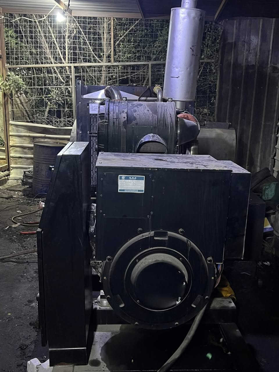 سلام عليكم موقع مولد للبيع  كامل بي اجازه مع الخطوط وقابل للزياده للعلم المولد جديد  مشتري قبل شهر  الاستفسار على الأرقام *********** / ***********   أو مراسلتي على الخاص ديالى بلدروز منطقه حواش القلعه
