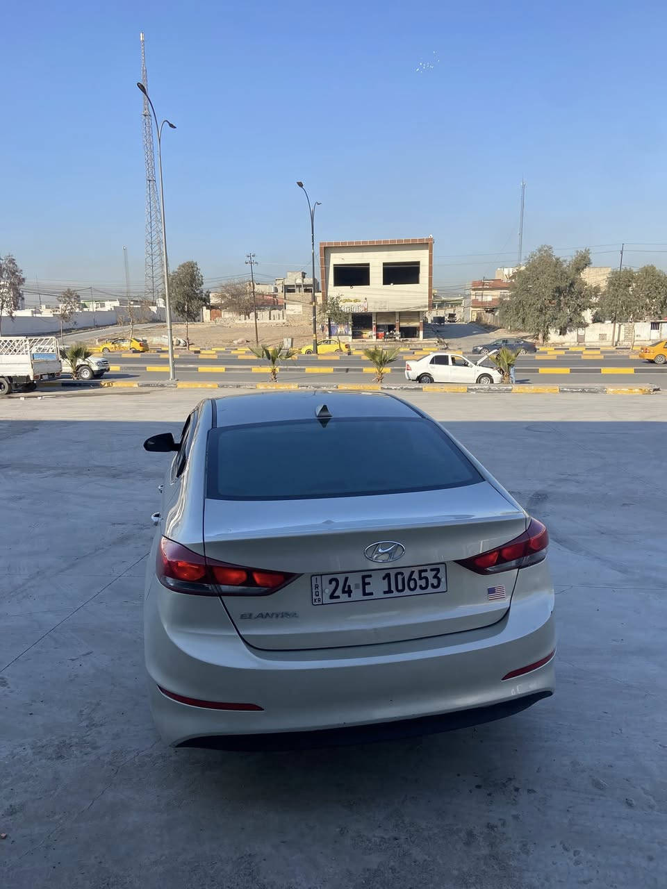 النترا للبيع 2017
لون شمباني 
داخل لونين 
مواصفات تحكمات استيرن شاشه 3انظمة قياده
ضرار جاملغ خلفي وباب اصلي نفس ألون امبدل 
ملاحظة بيها بخار لاصرف ولانفخ 
كير شرط محرك شرط 
***********
السعر125وبيها مجال
