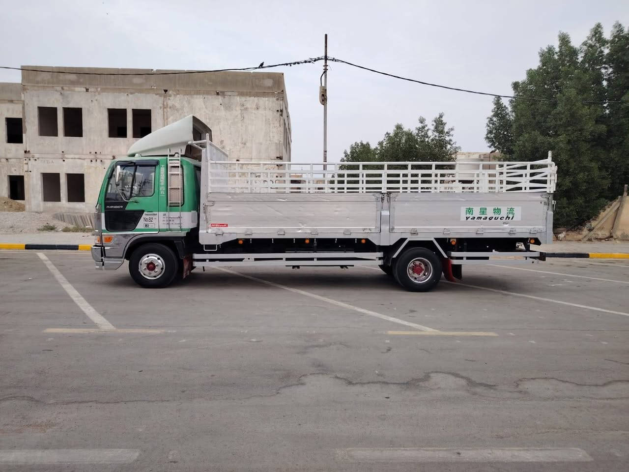 سلام عليكم سياره هينو طيرة ستة وربع بلادي ٧٠ عادي سياره جاهز من كلشي كلشي مكان كوت *********** ***********
