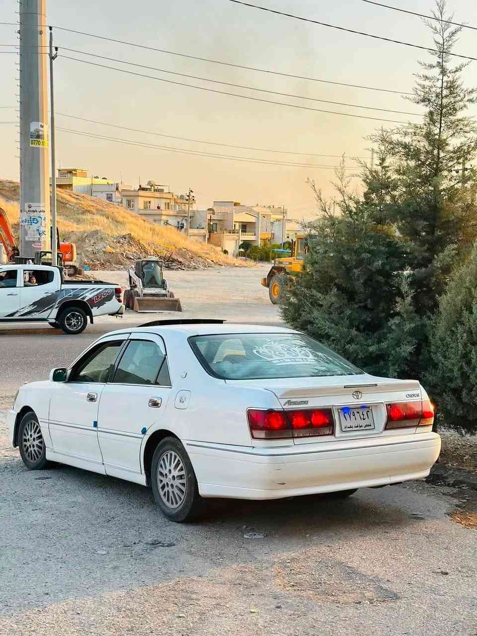 سڵاوی خواتان لێبێت
مەلیکە بڕاوە
٢٠٠٣ 
پێش و دوا عیون
١ دوگمە
دیفۆری بچوک
نمونە لە جوانی
سەقفی رێک شوشەیە
کەڤەر گۆڕاو بە شەرت
گێڕ و مەکینە بە شەرتی ١٠٠ فیتەر
بێ دەعم و لێدراوە
سارد و گەرم بەستراوە
جامی هەڵ گیراوە
رۆن و هایدرۆلیک تازە گۆڕاوە
کۆدی بۆ کراوە ئەیکەم بە ناوتەوە. ***********
