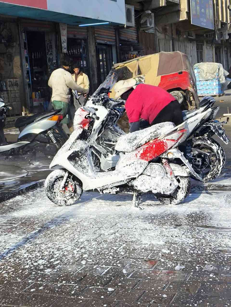 سلام عليكم دراجة ماكس حديث مديل 2013 دراجة خير من الله شلعه معدل بريكات سلف هندر كلشي شغال بيه بس عن حلفة الله سلف مبدله وبيه شوي دخانه بيضه سعر 650 وبيه مجال العنوان بغداد الحبيبية
رقم الهاتف ***********
